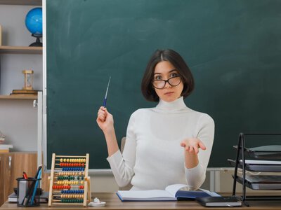 Учителям должны повысить зарплаты с сентября 2026 года: профсоюз призвал Минобразования ускорить этот процесс