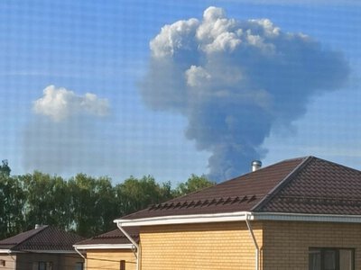 Поднялся столб дыма: дроны атаковали НПЗ в Кстово в 800 км от границы с Украиной (видео)