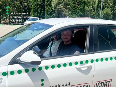 Жара помогла справиться с волнением: в МВС рассказали как кандидат на права с 9-й попытки сдал экзамен