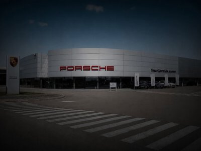 Россияне ударили по дилерскому центру Porsche в Киевской области: есть пострадавшие