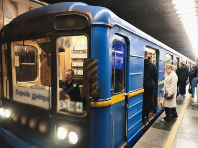 С потолка сыпалось: в киевском метро объяснили, что произошло на станции во время атаки РФ