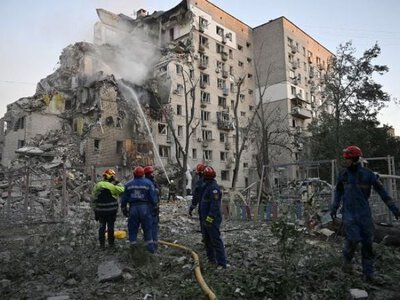 Наймасштабнейший удар по Киеву: обвал подъезда на Дарнице, десятки жертв и задействование авиации для тушения пожаров