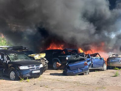 Краматорск: из-за удара вражеского FPV-дрона загорелась автостоянка