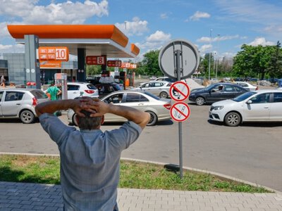 «Каскадный эффект»: что происходит с дефицитом топлива в России и на оккупированных территориях. Оценка эксперта