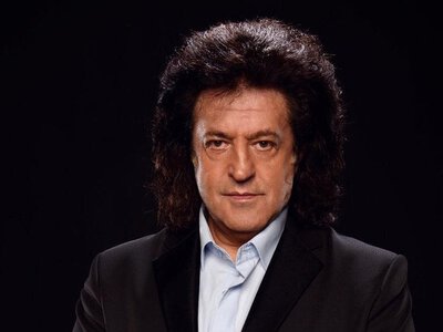 Іво Бобул вперше за тривалий час показався з дружиною та сином: який вигляд має родина зірки