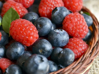 Еда как лекарство: топ-6 продуктов, которые защитят ваши клетки от старения (Видео)
