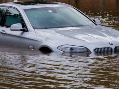 Автомобили плывут по воде: дороги Киева и области затопили ливни, - ВИДЕО