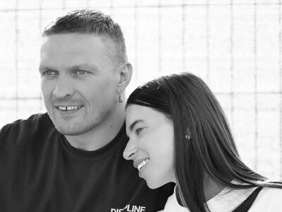 Идиллия. Александр Усик показал трогательные фото с женой и младшей дочкой