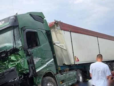В Николаевской области автобус столкнулся с грузовиком: погибли девять человек, еще восемь пострадали (фото)