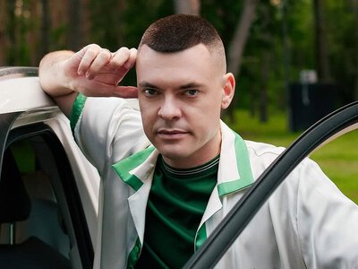 39-річний відомий український співак розсекретив поповнення в родині і показав вагітну дружину