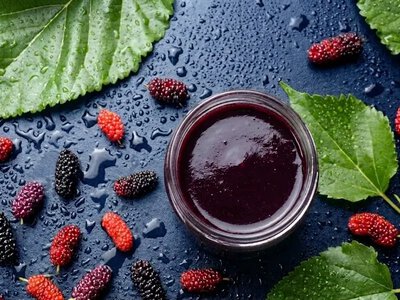 Замена классическому ткемали: готовим пикантный соус из шелковицы к мясу