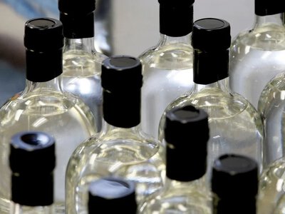 Топ-12 неочікуваних речей, які можна відмити горілкою