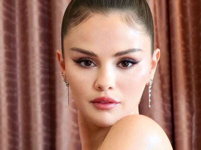 Селена Гомес на ужине перед свадьбой Тейлор Свифт появилась в платье любимого бренда подруги