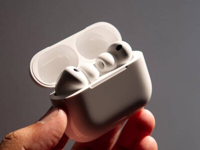 Apple приостановила разработку AirPods с камерами для Siri — проект оказался под вопросом