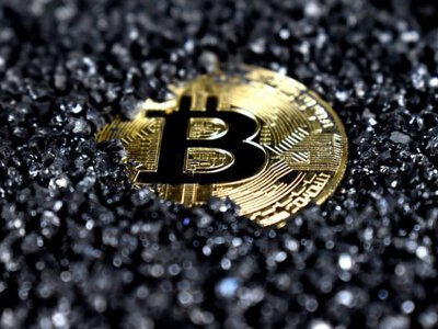 Криптовалютный рынок завершил неделю отскоком биткоина после рекордных оттоков из ETF