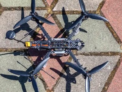 В DOT-Chain Defence запущен конструктор дронов для военных: беспилотники можно адаптировать для выполнения боевых задач