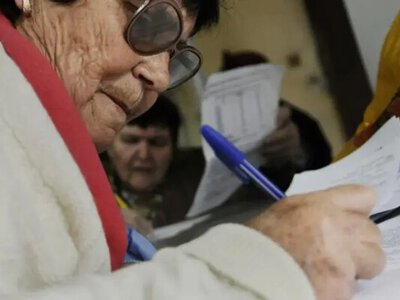 Пенсии-2026: кто из женщин имеет право на доплату 1000 гривен ежемесячно и как их получить
