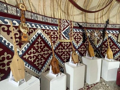 В Караганде в Национальный день домбры представили редкие музыкальные инструменты