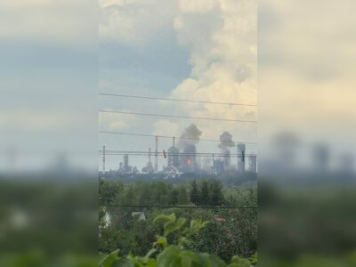 Самый дальний и самый крупный: дроны атаковали Омский НПЗ в 2500 км от Украины (видео)