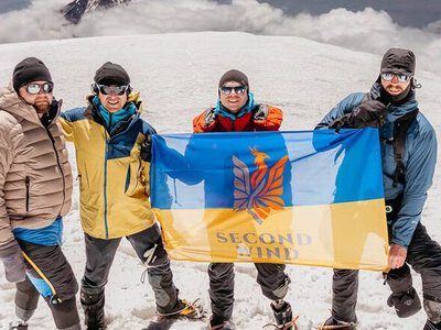 Несмотря на ампутации: украинские ветераны покорили Арарат на спортивных протезах