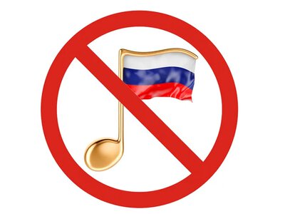 Какие штрафы угрожают любителям российских хитов в авто и соцсетях