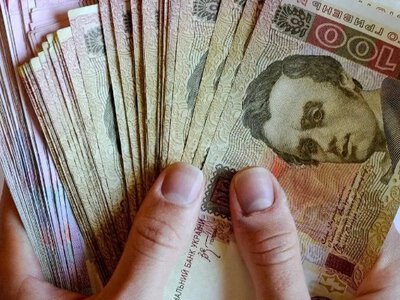 Единоразовая помощь в августе: кто из пенсионеров получит средства и каким образом