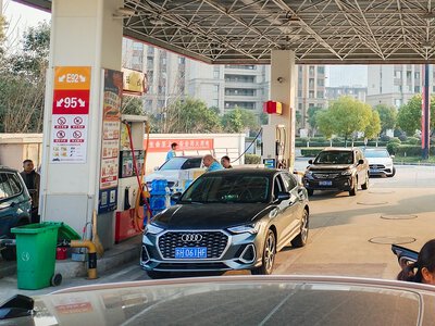 Росіянам пропонують заправляти авто в Китаї - соцмережі
