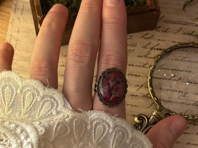 Из бабушкиного ящика на подиум: винтажные украшения, вернувшиеся в тренды в 2026 году