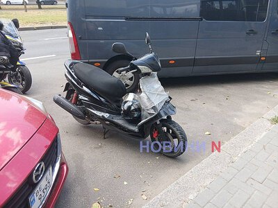 В центре Николаева пьяный мопедист упал на ходу: движение затруднено, водитель в больнице