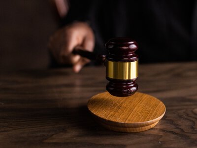Задолженность за коммунальные услуги: украинцам объяснили, при каких условиях могут конфисковать жилье