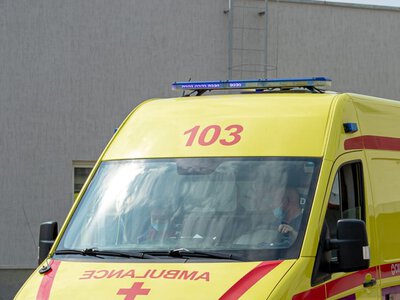  Реанимобиль сбил женщину на зебре в Павлодаре 
