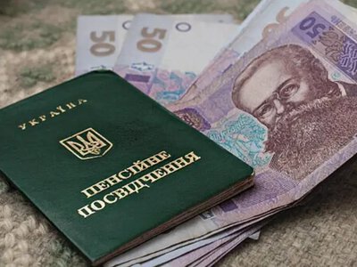 Переход с инвалидности на пенсию по возрасту: нужно ли менять удостоверение