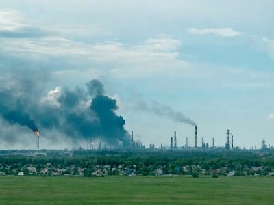 Крупнейший нефтеперерабатывающий завод России остановился после атаки украинских дронов