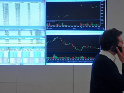 Российский фондовый рынок рухнул до уровня 2022 года