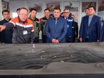 Первый заместитель Премьер-министра Нурлыбек Налибаев ознакомился с крупными промышленными и энергетическими проектами в Павлодарской области