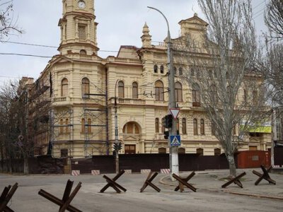 В Херсоне здание художественного музея обозначили символом охраны культурного наследия