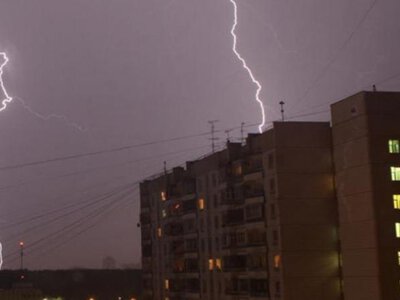 В Донецкой и других областях объявили штормовое предупреждение: ожидаются грозы, шквальный ветер и град