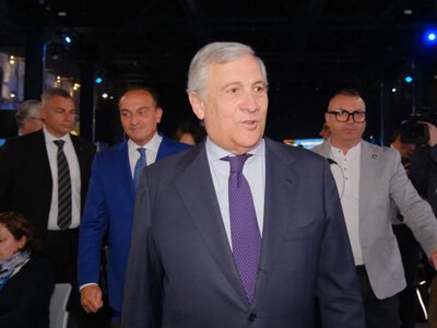 Италия высылает двух военных атташе посольства России: в чем причина
