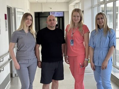 Во Львове врачи спасли руку защитника от ампутации и частично восстановили функции кисти после тяжелого ранения