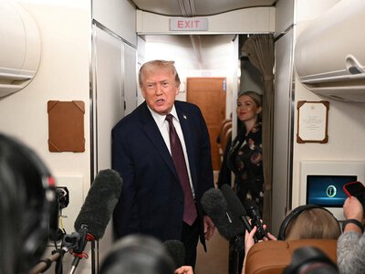 Трамп розкритикував союзників по НАТО по дорозі з саміту