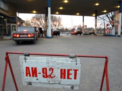 Очереди на АЗС и дефицит топлива: в Кремле объяснили причину проблем