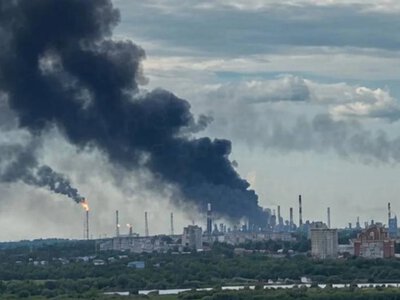 Нет ни одного НПЗ в РФ, к которому не достало бы украинское оружие: Зеленский подытожил удары
