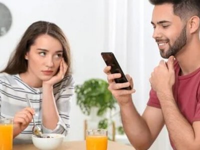 Фабинг стал глобальной проблемой для отношений и психического здоровья