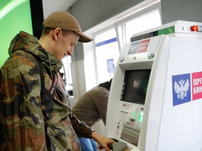 Российский ВТБ в аннексированном Крыму ограничил выдачу наличных