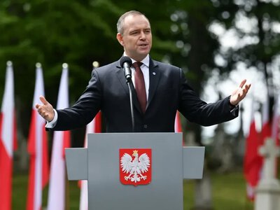 Президент Польши Навроцкий стремится законодательно запретить красно-черный флаг УПА
