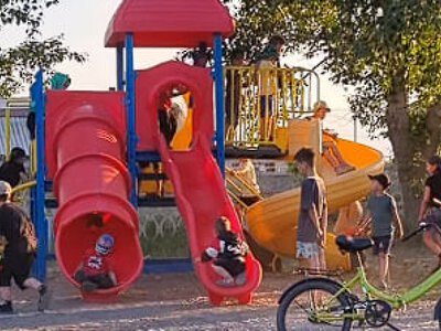  Предприниматель разобрал детскую площадку в Акмолинской области после решения суда 