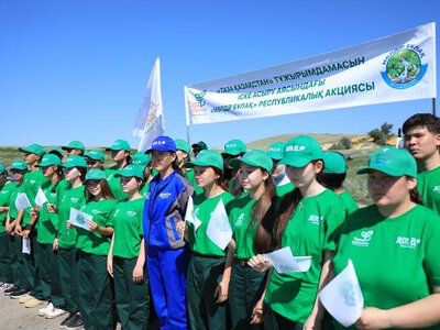 Бойцы Алгинского отряда «Жасыл ел» приняли участие в субботнике, организованном в рамках общенациональной программы «Таза Қазақстан»