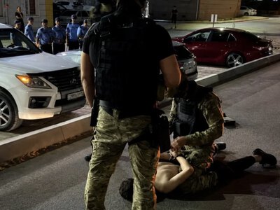  Десятки силовиков и задержание посреди ночи: что произошло в Актау 