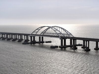 Движение по Керченскому мосту снова перекрыто, перед ним собрались очереди (обновление: движение возобновлено)