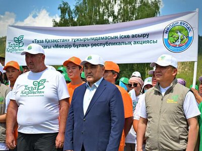 Асаин Байханов и министр водных ресурсов и ирригации Нуржан Нуржигитов приняли участие в экологической акции «Мөлдір бұлақ» в Баянауле